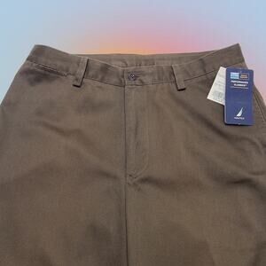 NAUTICA Men’s 33 x 30 Brown Relaxed Fit Flat Front Dress Khaki Pant